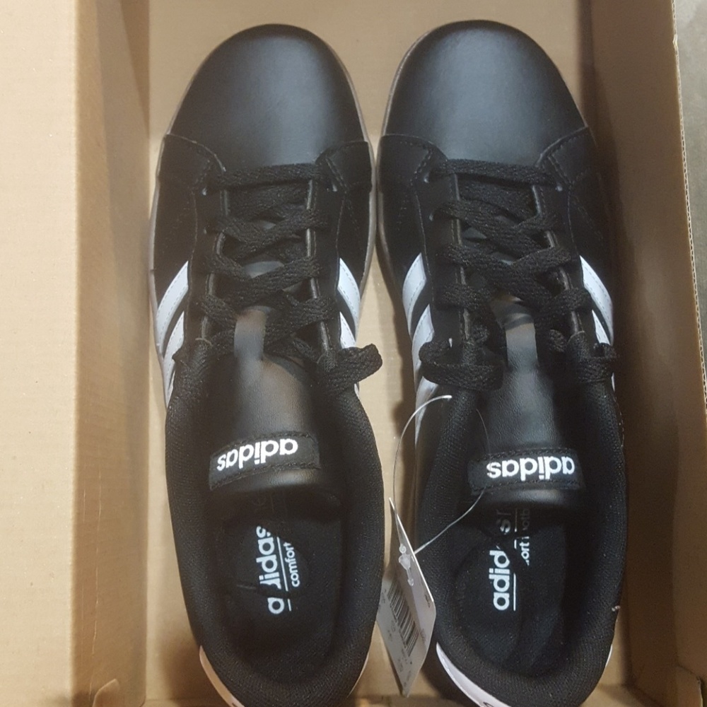 NIB Adidas Baseline Sneakers